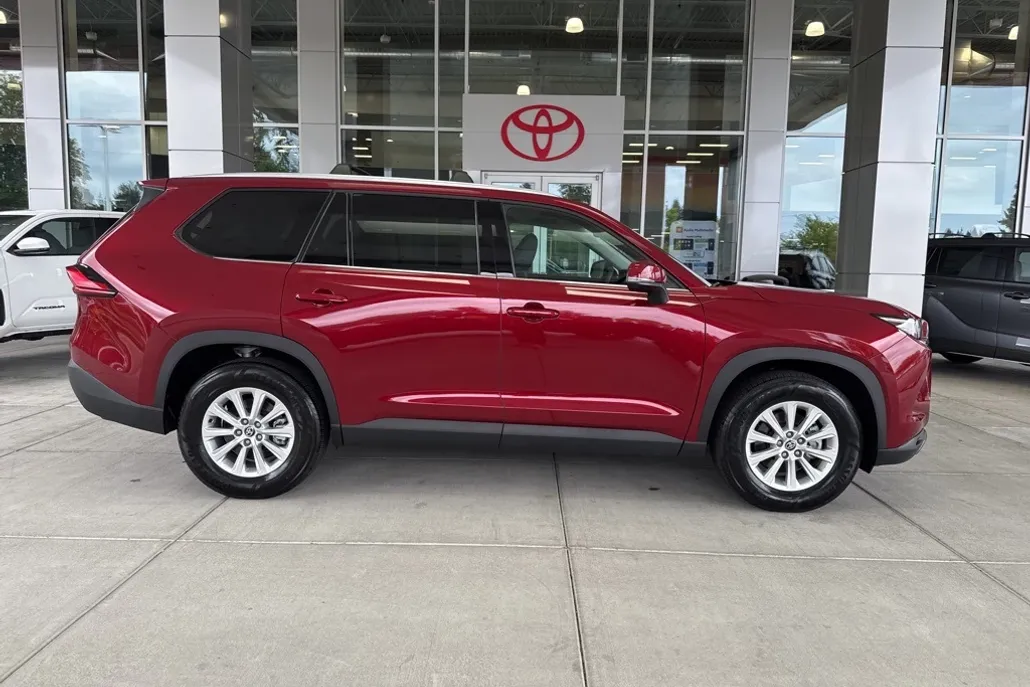 2024 Toyota Grand Highlander XLE photo 1