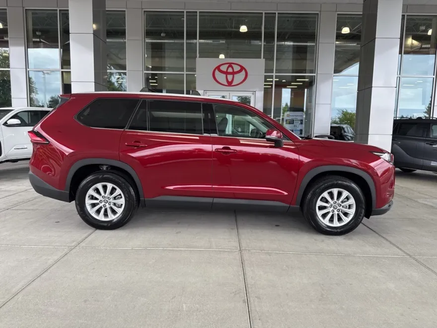 2024 Toyota Grand Highlander XLE photo 1