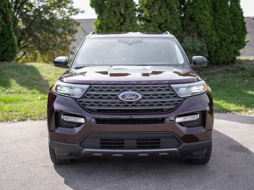 2023 Ford Explorer XLT photo 1