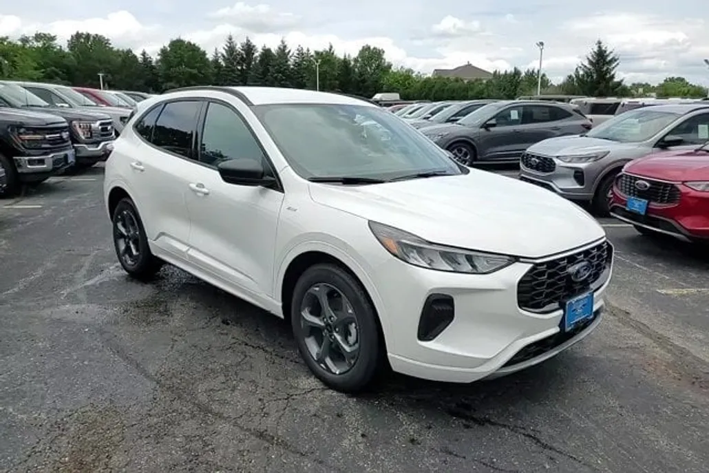 2024 Ford Escape ST-Line photo 1
