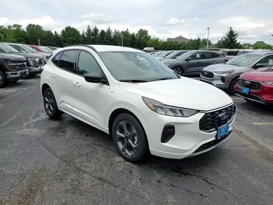 2024 Ford Escape ST-Line photo 1