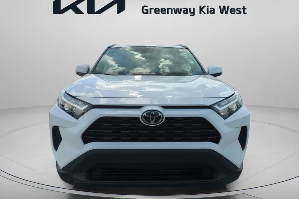 2024 Toyota RAV4 XLE photo 1