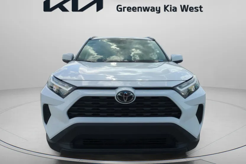 2024 Toyota RAV4 XLE photo 1