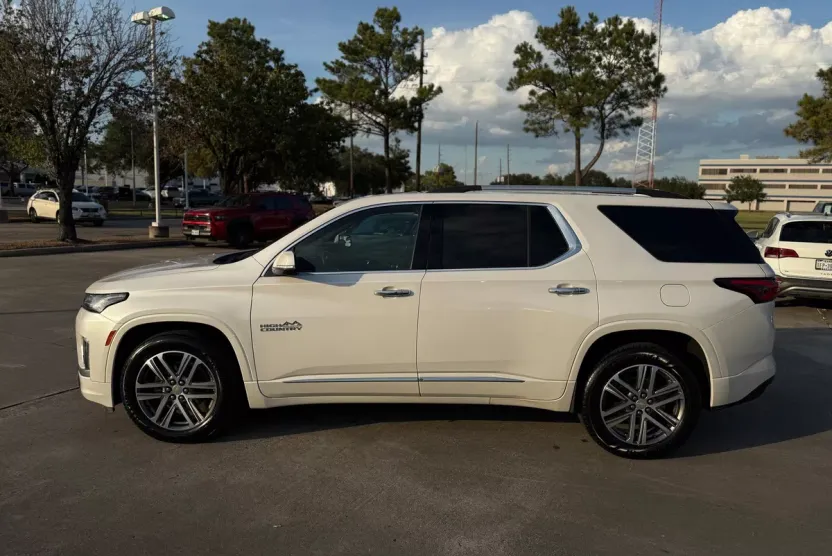 2023 Chevrolet Traverse High Country photo 1