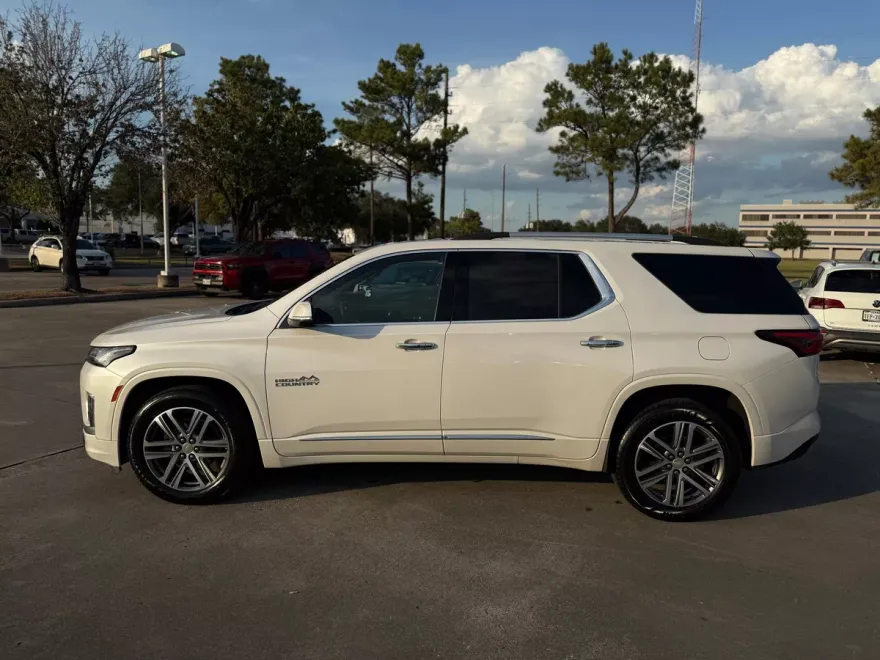 2023 Chevrolet Traverse High Country photo 1