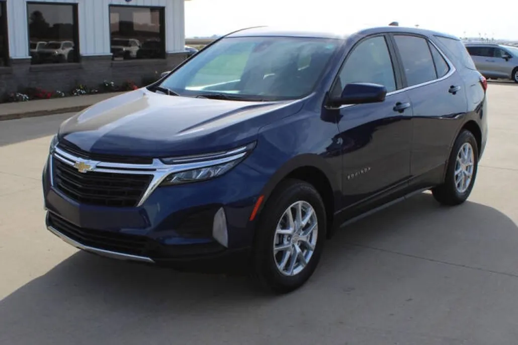 2022 Chevrolet Equinox LT photo 1