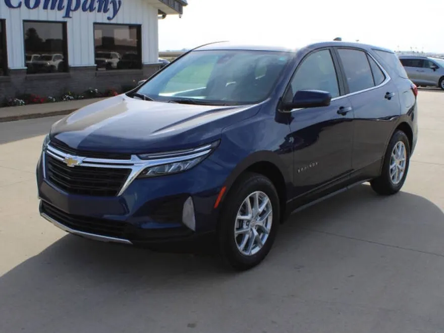 2022 Chevrolet Equinox LT photo 1