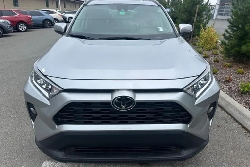 2021 Toyota RAV4 XLE Premium photo 1