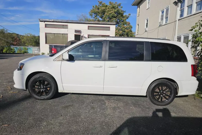 2019 Dodge Grand Caravan GT photo 1