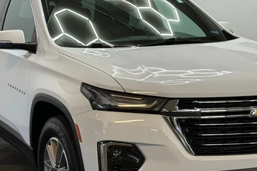 2023 Chevrolet Traverse Cloth 1LT photo 1
