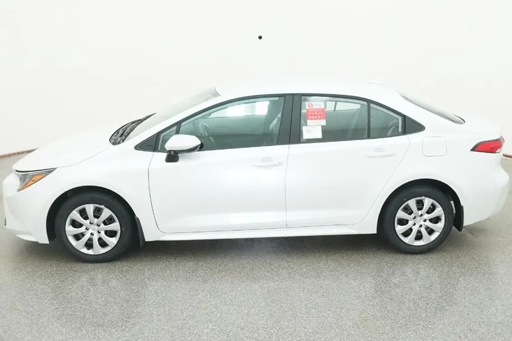 2026 Toyota Corolla LE photo 1