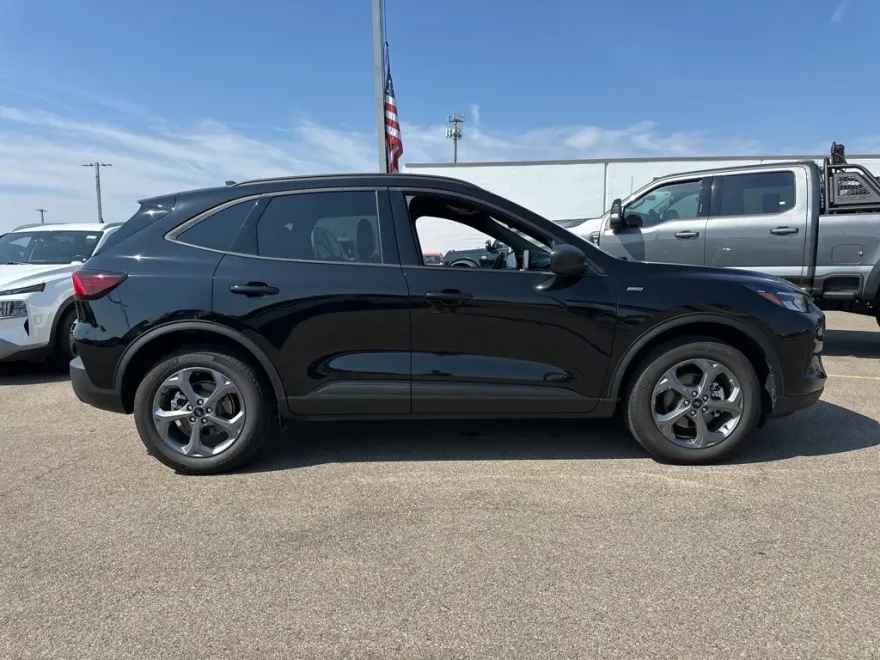 2025 Ford Escape ST-Line photo 1