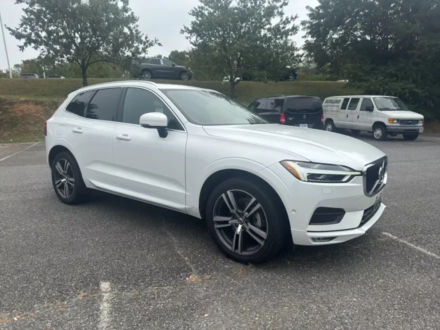 2018 Volvo XC60 T5 Momentum photo 1