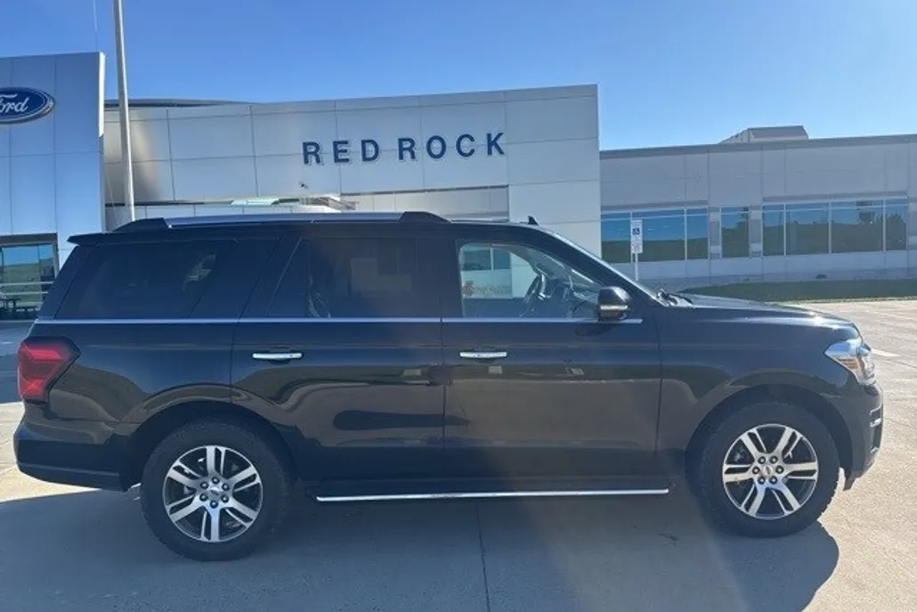 2023 Ford Expedition Limited photo 1