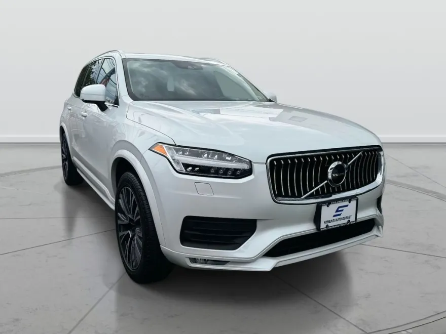 2022 Volvo XC90 T6 Momentum photo 1