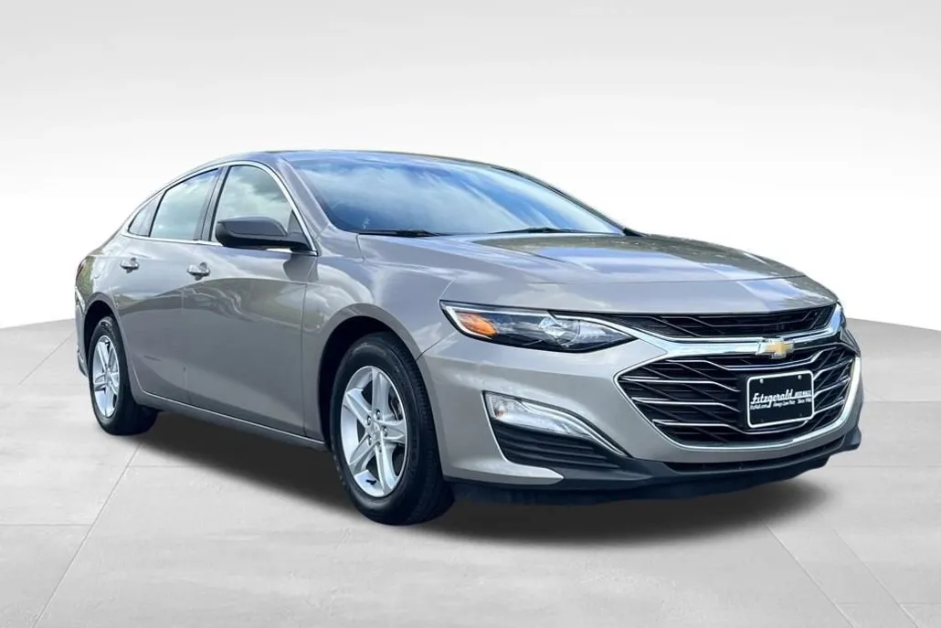 2023 Chevrolet Malibu LS photo 1