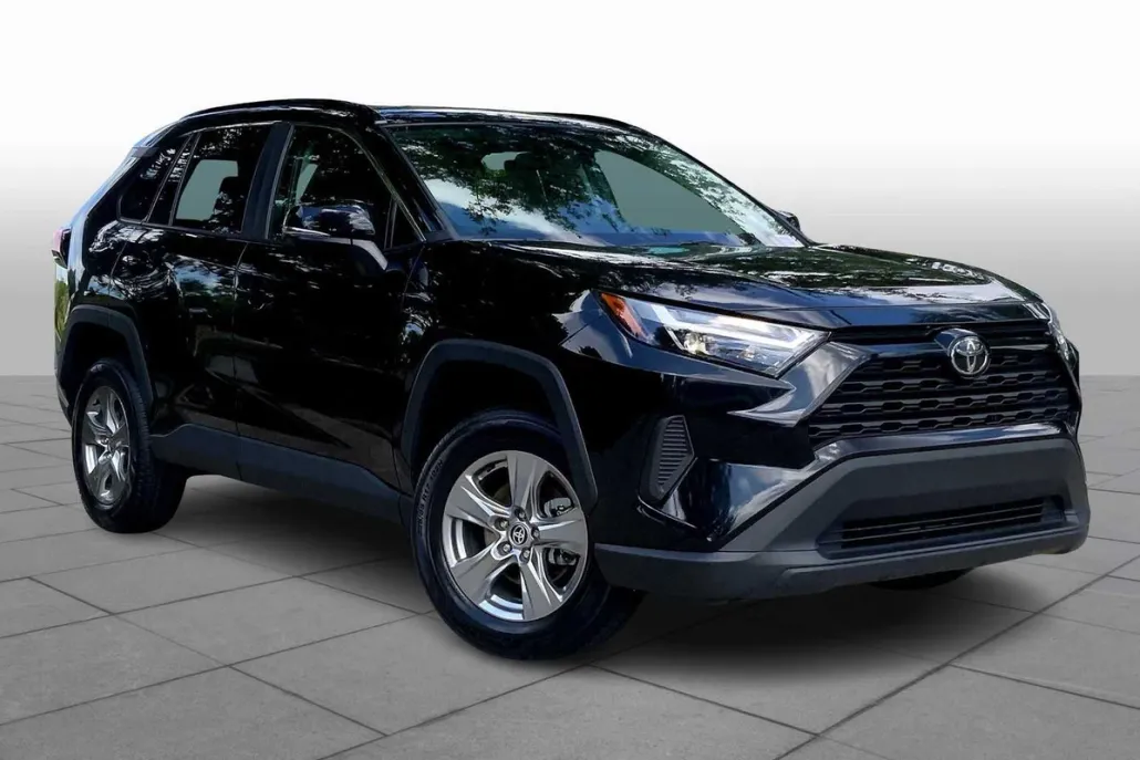 2023 Toyota RAV4 XLE photo 1