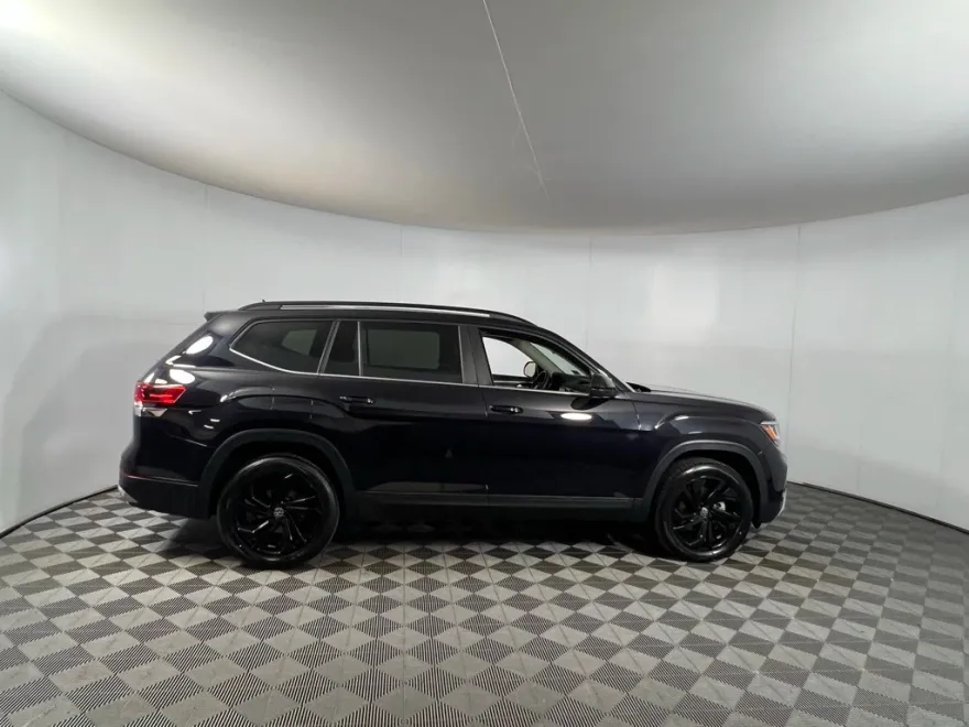 2022 Volkswagen Atlas SE Technology photo 1