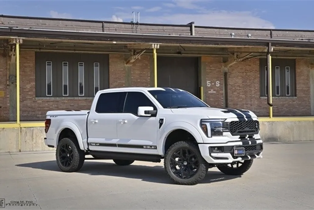 2025 Ford F-150 Lariat photo 1