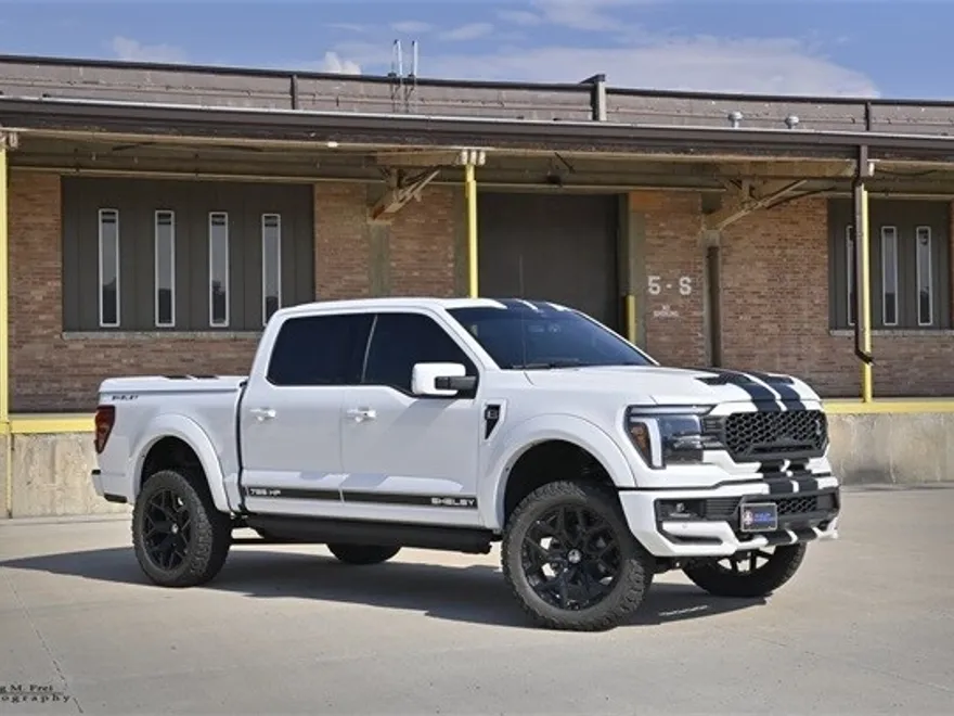 2025 Ford F-150 Lariat photo 1