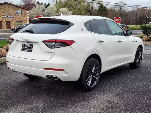 2024 Maserati Levante GT photo 4