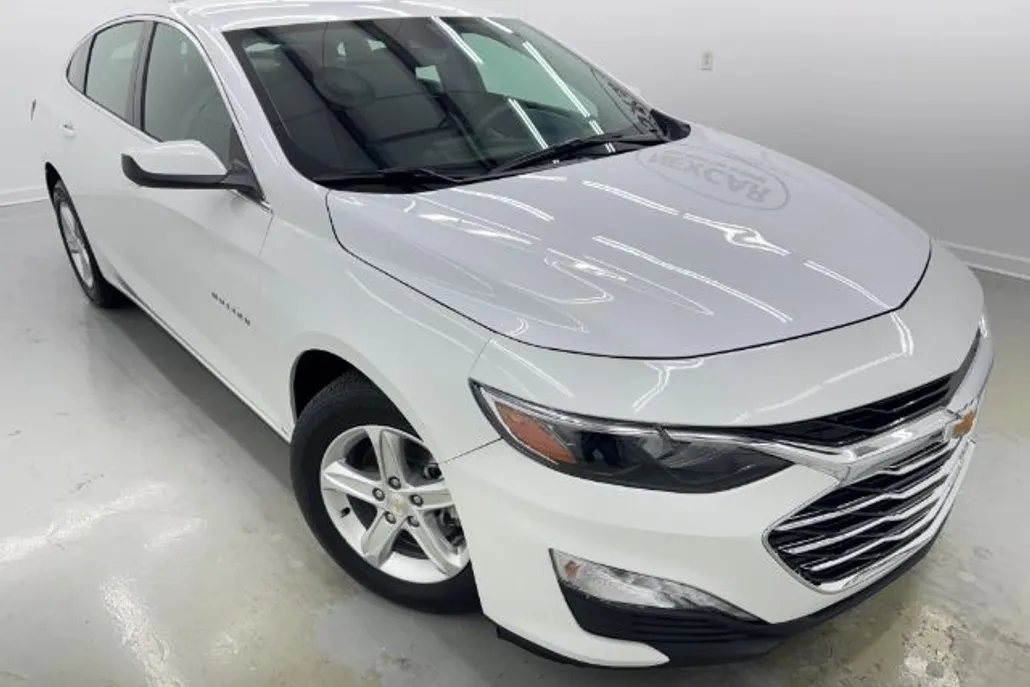 2024 Chevrolet Malibu 1LT photo 1