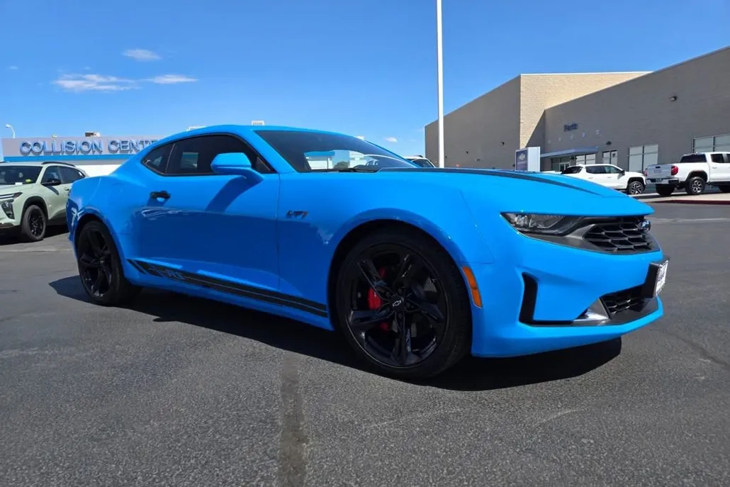 2022 Chevrolet Camaro LT1 photo 1