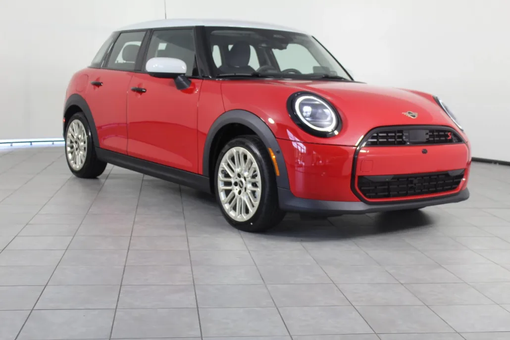 2025 Mini Cooper S Hardtop 4 Door Iconic photo 1