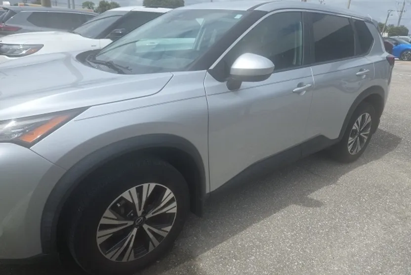 2023 Nissan Rogue SV photo 1