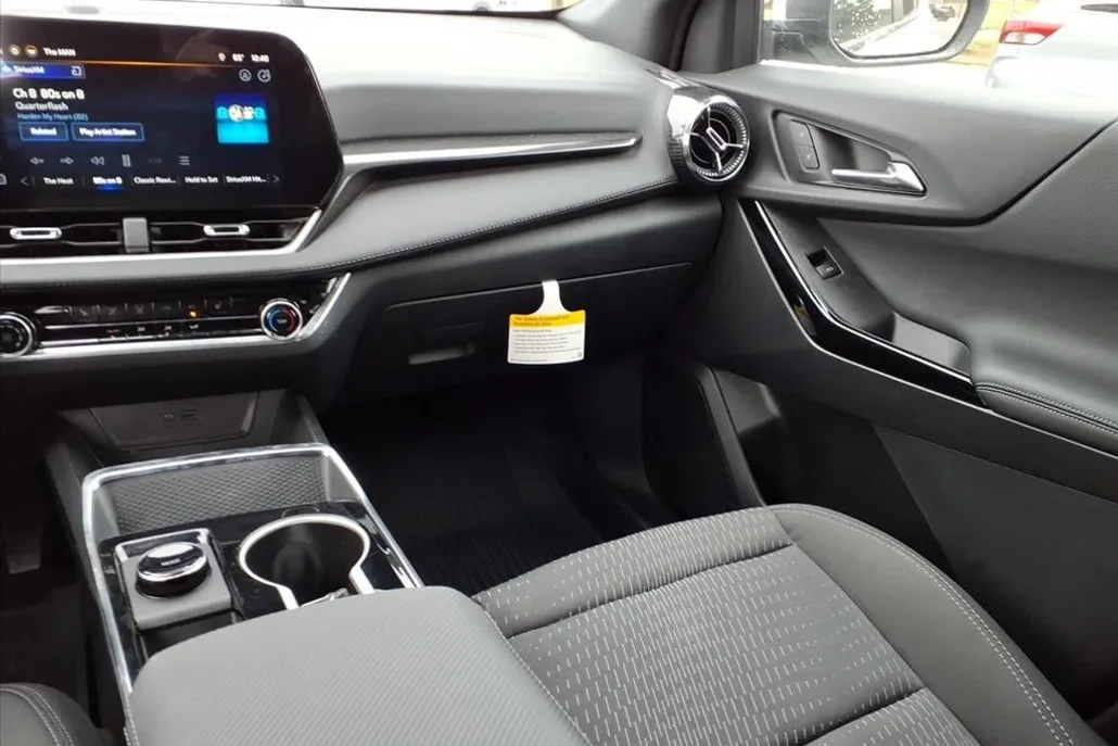 2026 Chevrolet Equinox LT photo 1