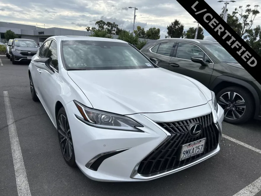 2024 Lexus ES 300h Premium photo 1