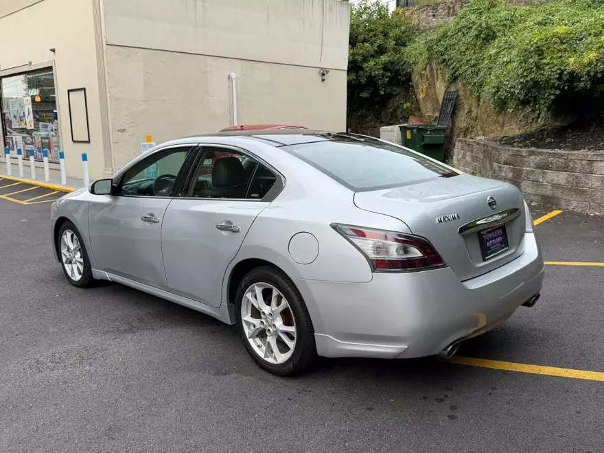 2012 Nissan Maxima SV Premium photo 1