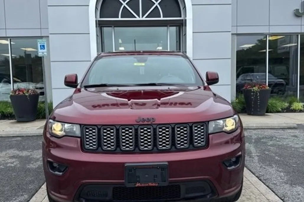 2021 Jeep Grand Cherokee Laredo photo 1