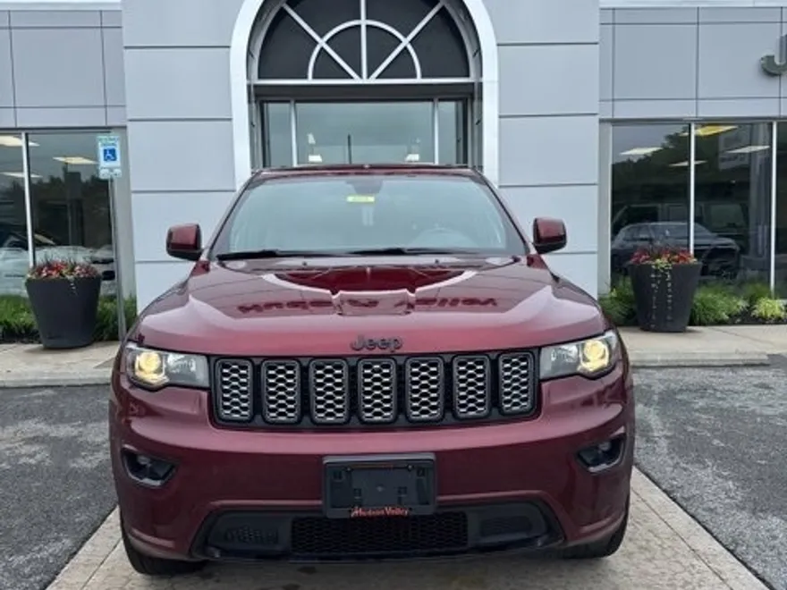 2021 Jeep Grand Cherokee Laredo photo 1