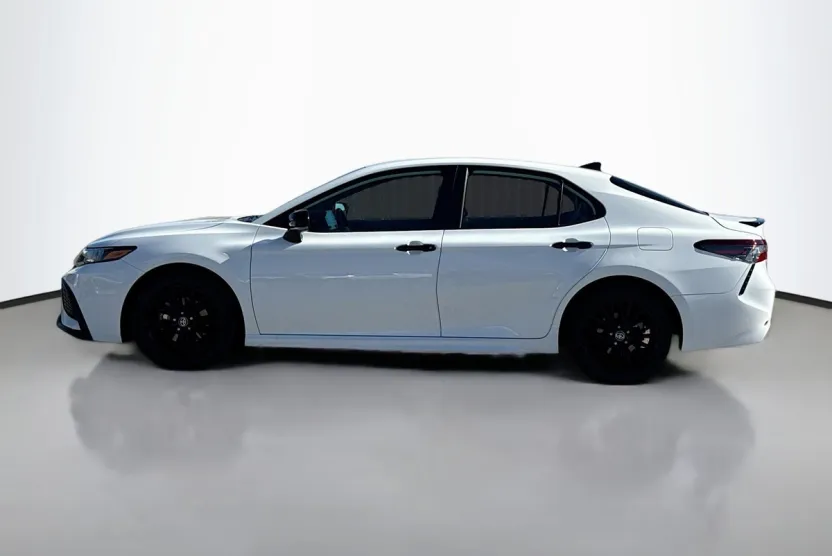 2022 Toyota Camry SE photo 1
