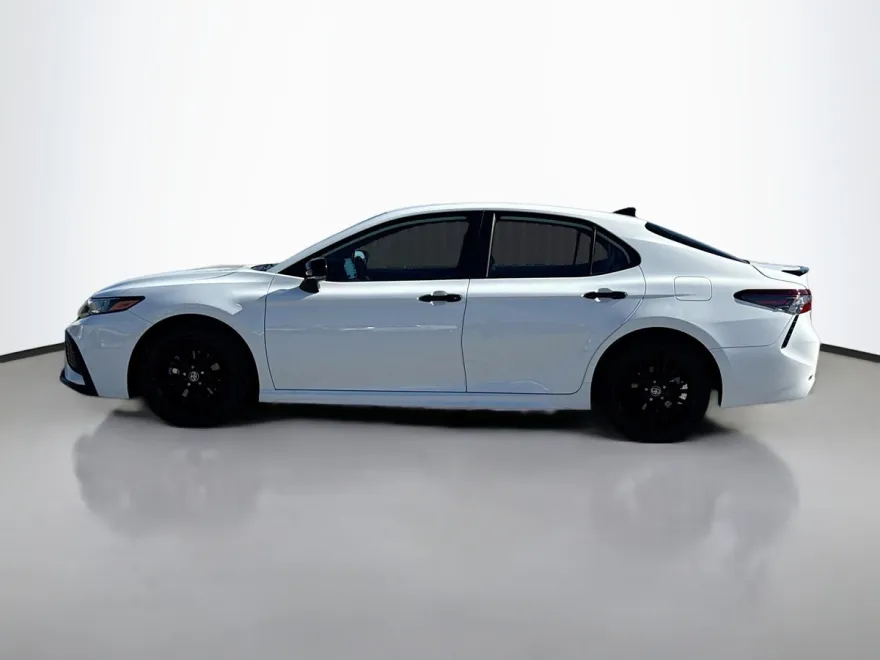 2022 Toyota Camry SE photo 1