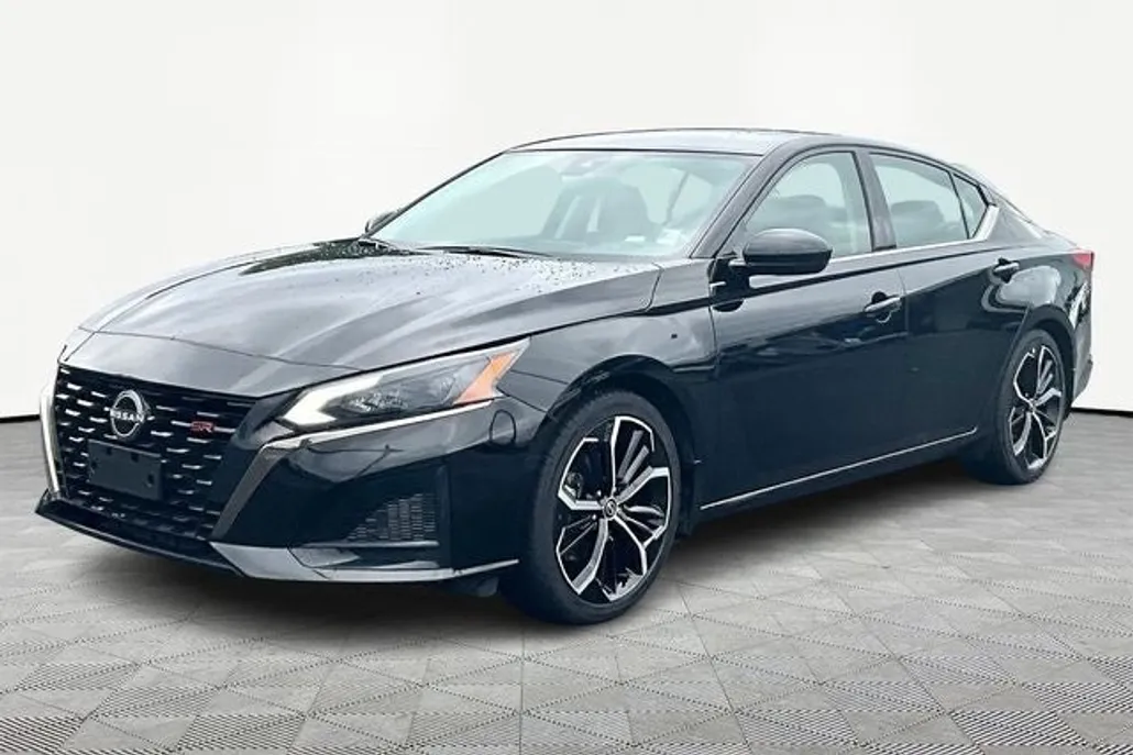 2024 Nissan Altima 2.5 SR photo 1