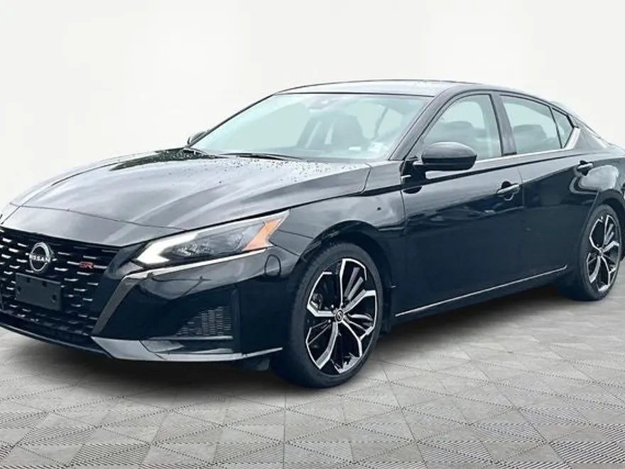 2024 Nissan Altima 2.5 SR photo 1