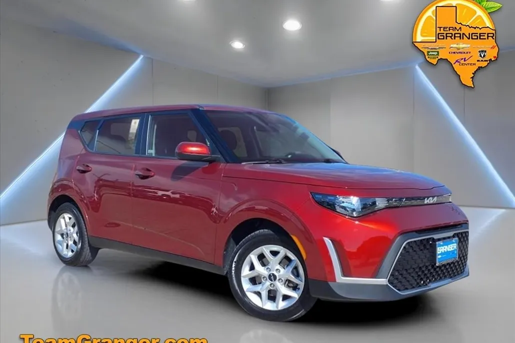 2023 Kia Soul LX photo 1