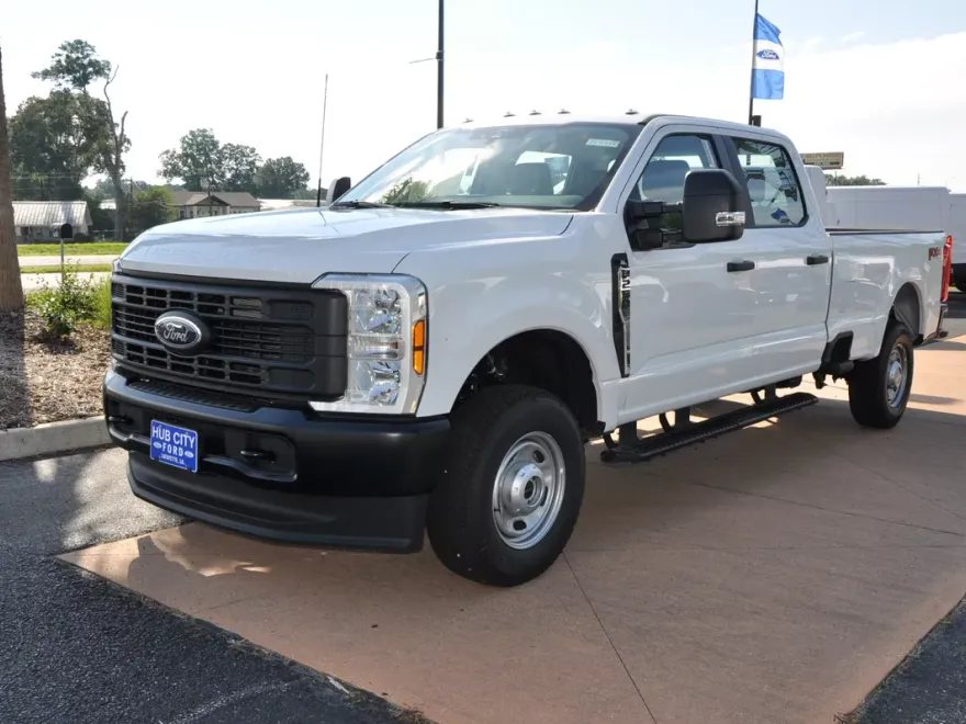 2025 Ford F-250 photo 1