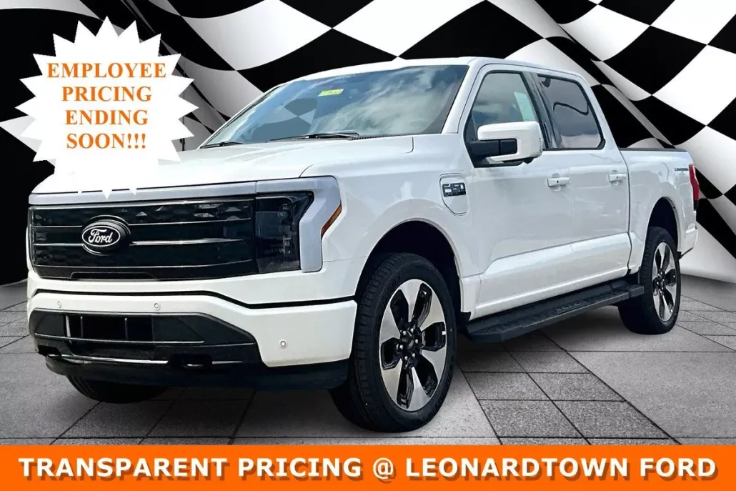 2025 Ford F-150 Lightning Platinum photo 1
