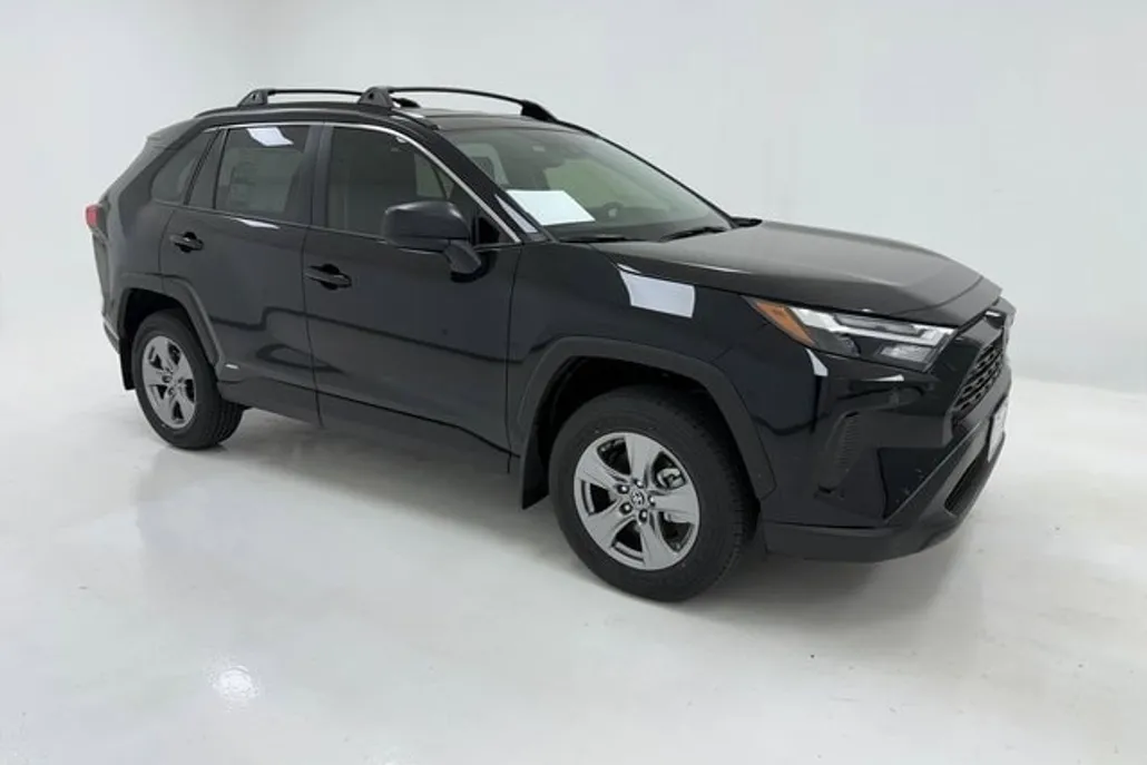 2025 Toyota RAV4 Hybrid LE photo 1