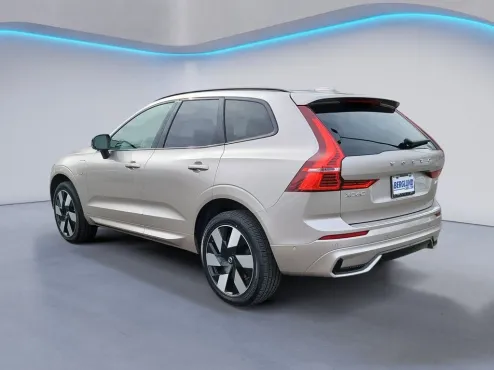 2025 Volvo XC60 Hybrid T8 Plus photo 4