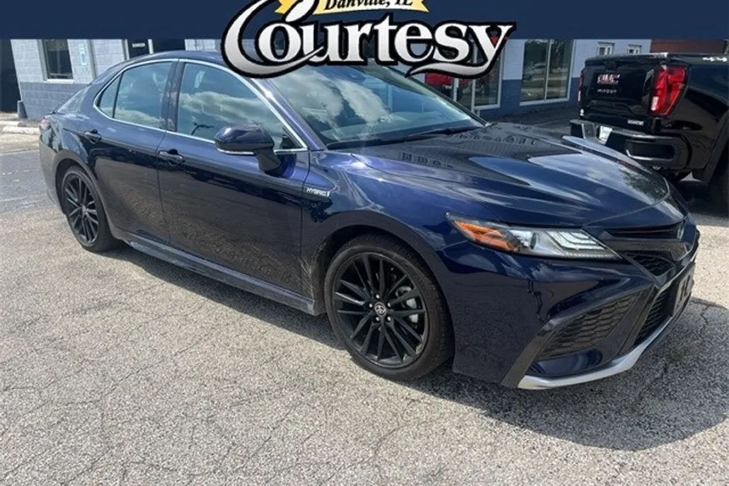 2021 Toyota Camry Hybrid XSE photo 1