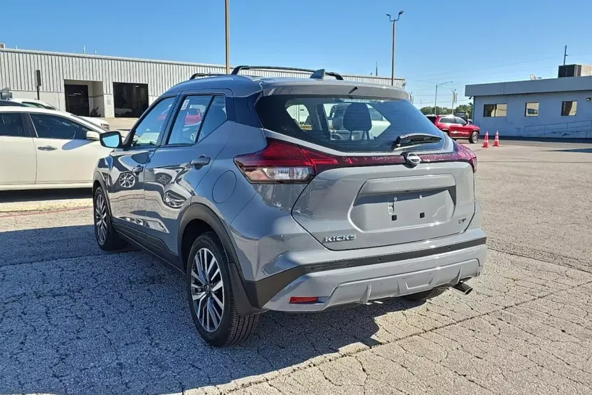 2024 Nissan Kicks SV photo 1
