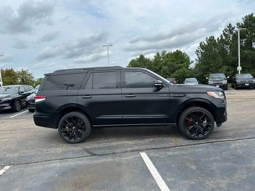2023 Lincoln Navigator Black Label photo 1