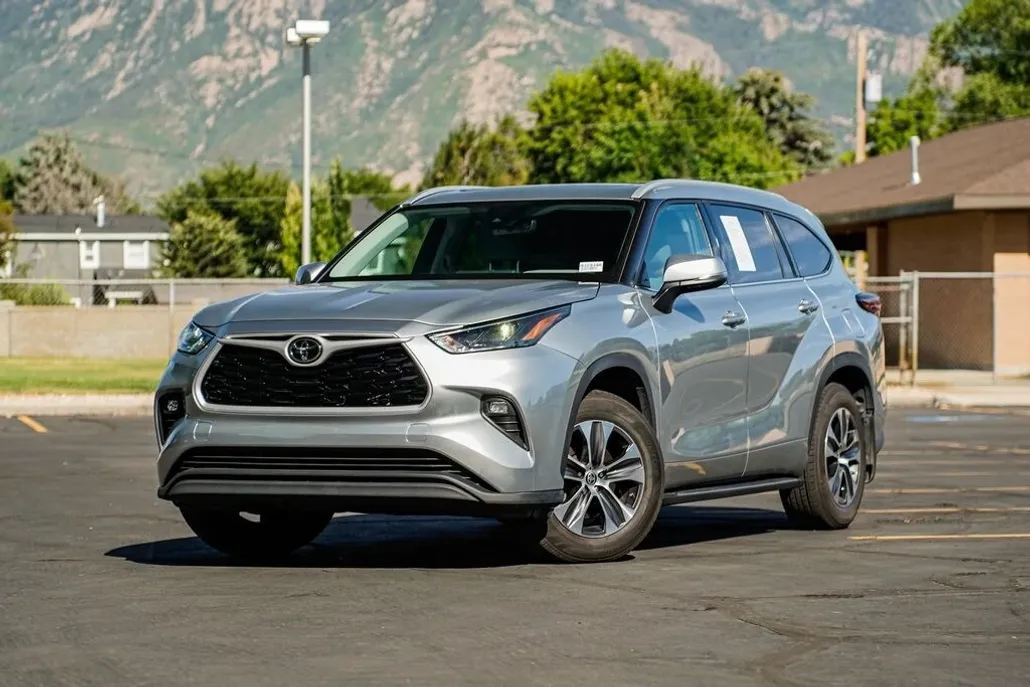 2022 Toyota Highlander XLE photo 1