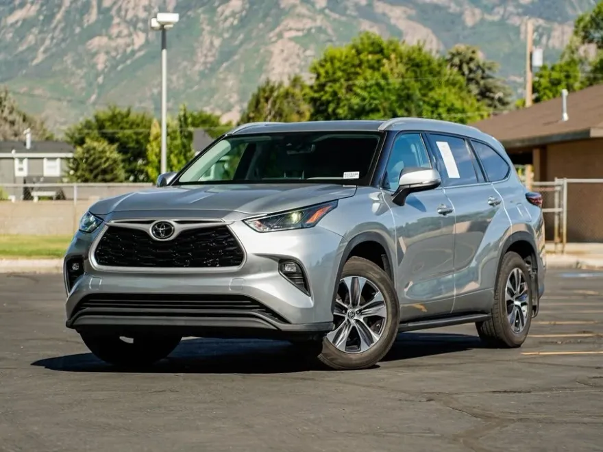 2022 Toyota Highlander XLE photo 1