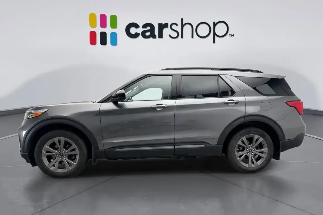 2022 Ford Explorer XLT photo 1