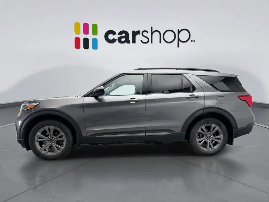 2022 Ford Explorer XLT photo 1